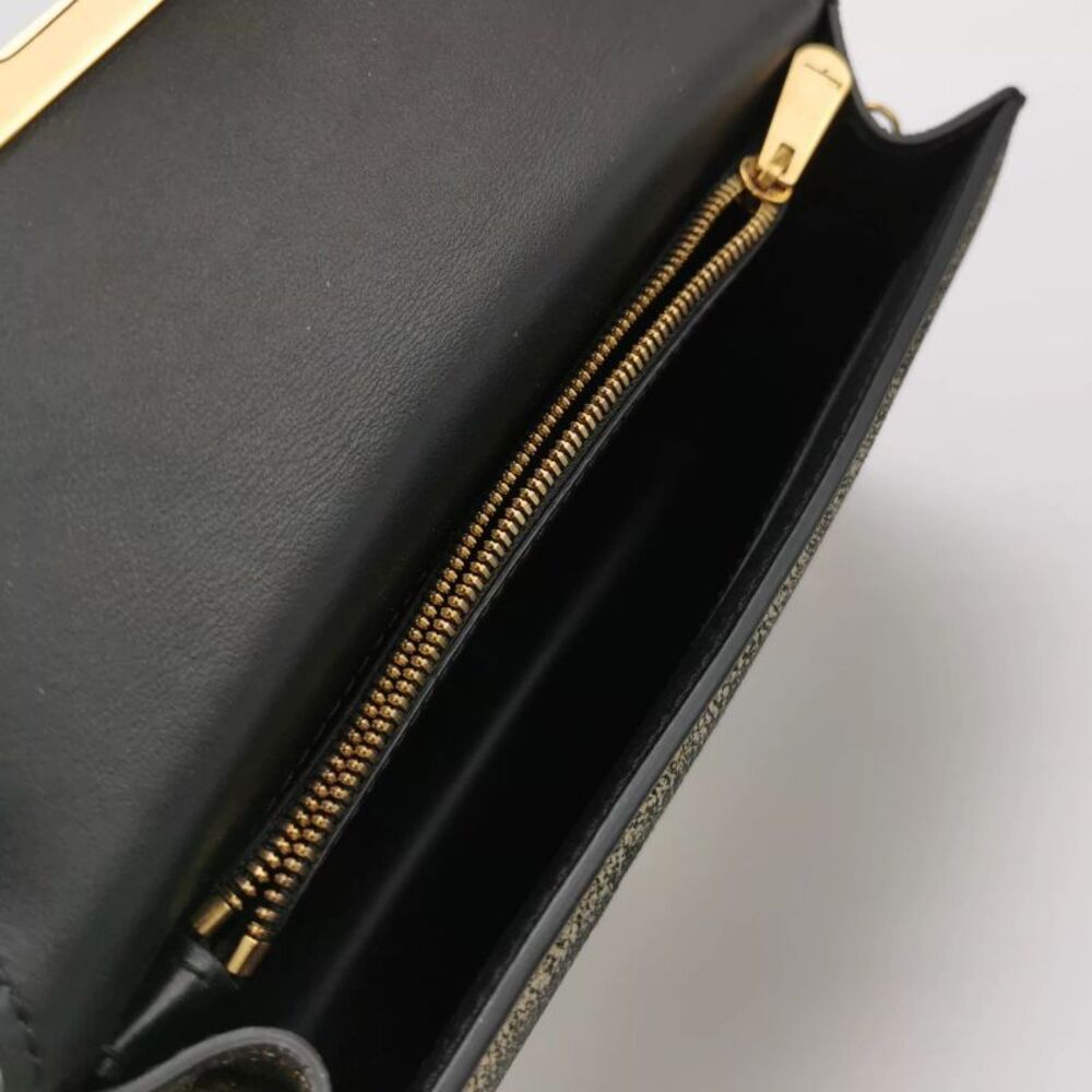 Ferragamo Women Pre-Loved Bag Very Good Condition - Picture 5 of 9